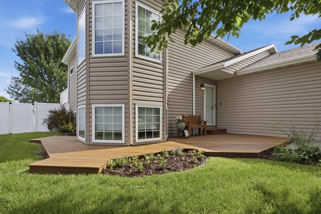 1268 39th Avenue S, Moorhead, MN 56560