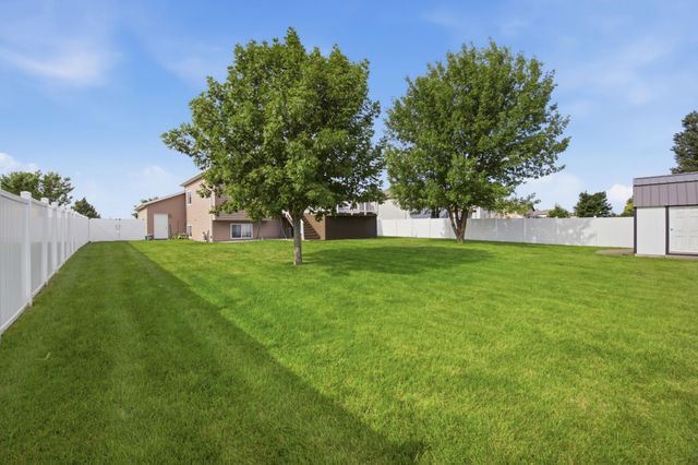 1268 39th Avenue S, Moorhead, MN 56560