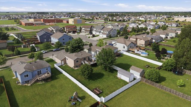 1268 39th Avenue S, Moorhead, MN 56560