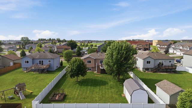 1268 39th Avenue S, Moorhead, MN 56560