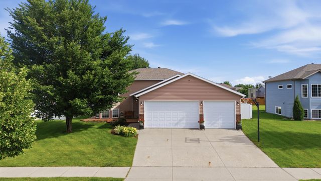 1268 39th Avenue S, Moorhead, MN 56560