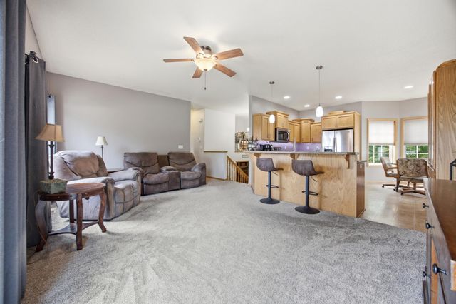 1268 39th Avenue S, Moorhead, MN 56560