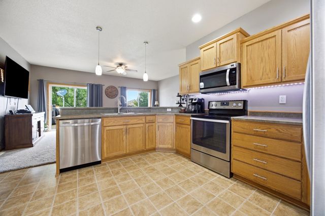 1268 39th Avenue S, Moorhead, MN 56560
