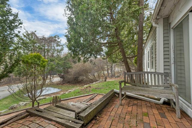 83 Governor Wentworth Highway, Tuftonboro, NH 03894