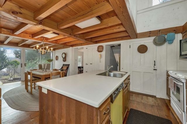 83 Governor Wentworth Highway, Tuftonboro, NH 03894