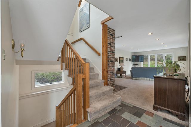 83 Governor Wentworth Highway, Tuftonboro, NH 03894