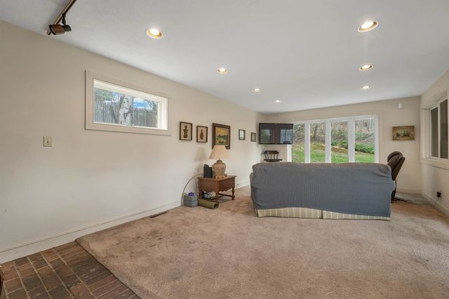 83 Governor Wentworth Highway, Tuftonboro, NH 03894
