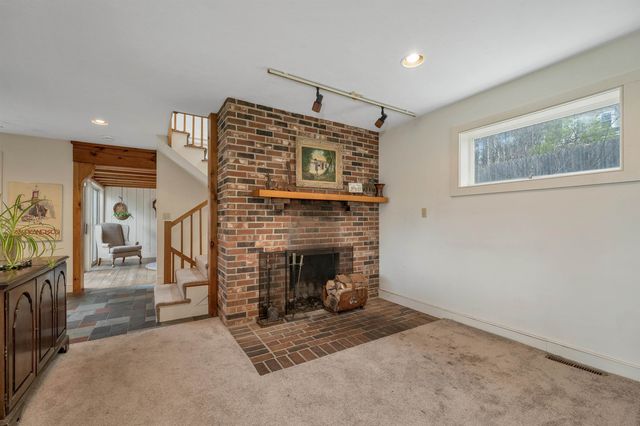 83 Governor Wentworth Highway, Tuftonboro, NH 03894