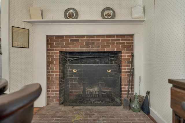 83 Governor Wentworth Highway, Tuftonboro, NH 03894