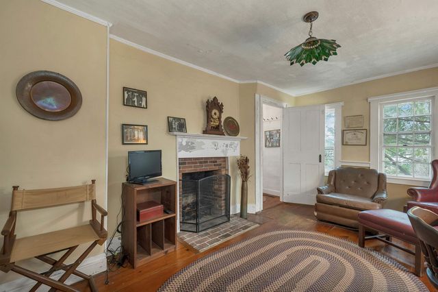 83 Governor Wentworth Highway, Tuftonboro, NH 03894