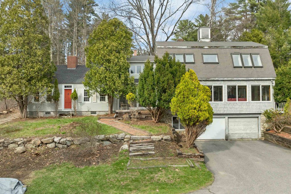 83 Governor Wentworth Highway, Tuftonboro, NH 03894