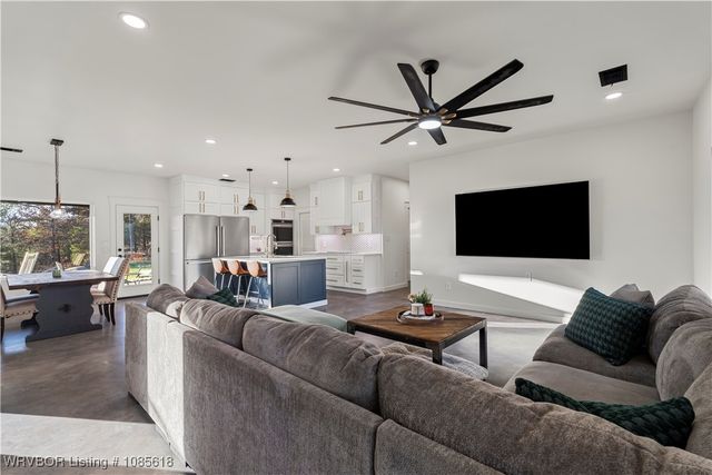 803 Rockside Drive, Greenwood, AR 72936