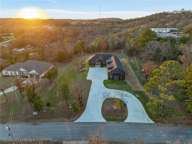 803 Rockside Drive, Greenwood, AR 72936