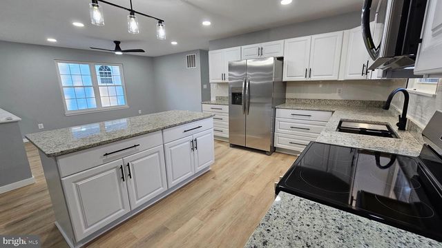 712 WHITE SANDS DR, Lusby, MD 20657