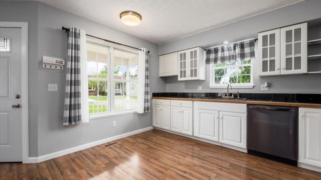 514 Zanesville Avenue, Thornville, OH 43076