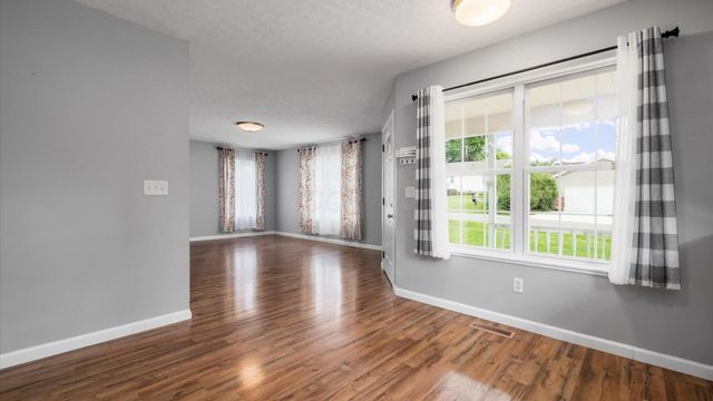 514 Zanesville Avenue, Thornville, OH 43076