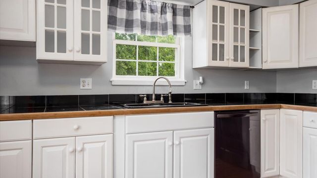 514 Zanesville Avenue, Thornville, OH 43076