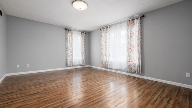 514 Zanesville Avenue, Thornville, OH 43076