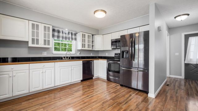 514 Zanesville Avenue, Thornville, OH 43076