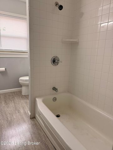 1827 Bashford Manor Ln APT 1, Louisville, KY 40218