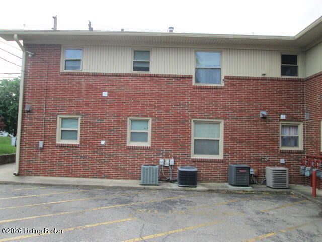 1827 Bashford Manor Ln APT 1, Louisville, KY 40218