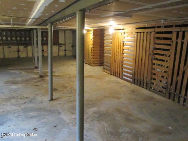 1827 Bashford Manor Ln APT 1, Louisville, KY 40218
