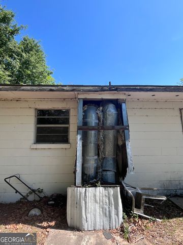 211 E Banks Street, Glennville, GA 30427