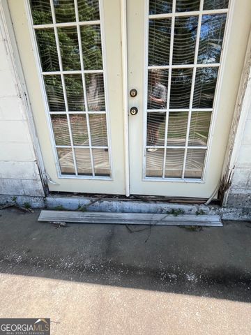 211 E Banks Street, Glennville, GA 30427