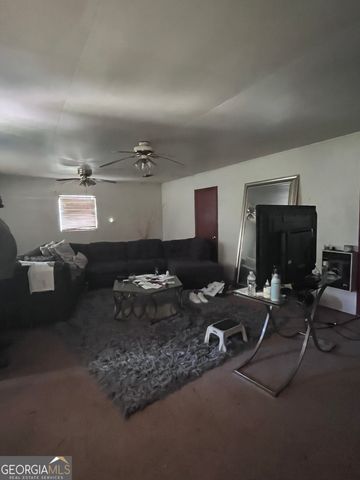 211 E Banks Street, Glennville, GA 30427