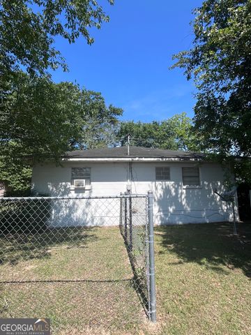 211 E Banks Street, Glennville, GA 30427