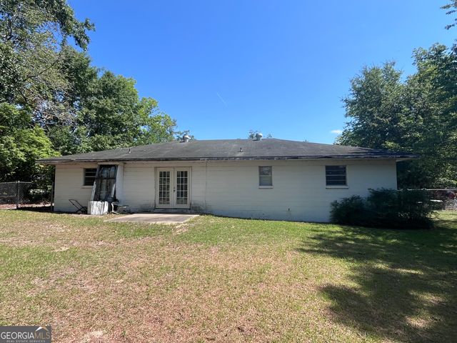 211 E Banks Street, Glennville, GA 30427