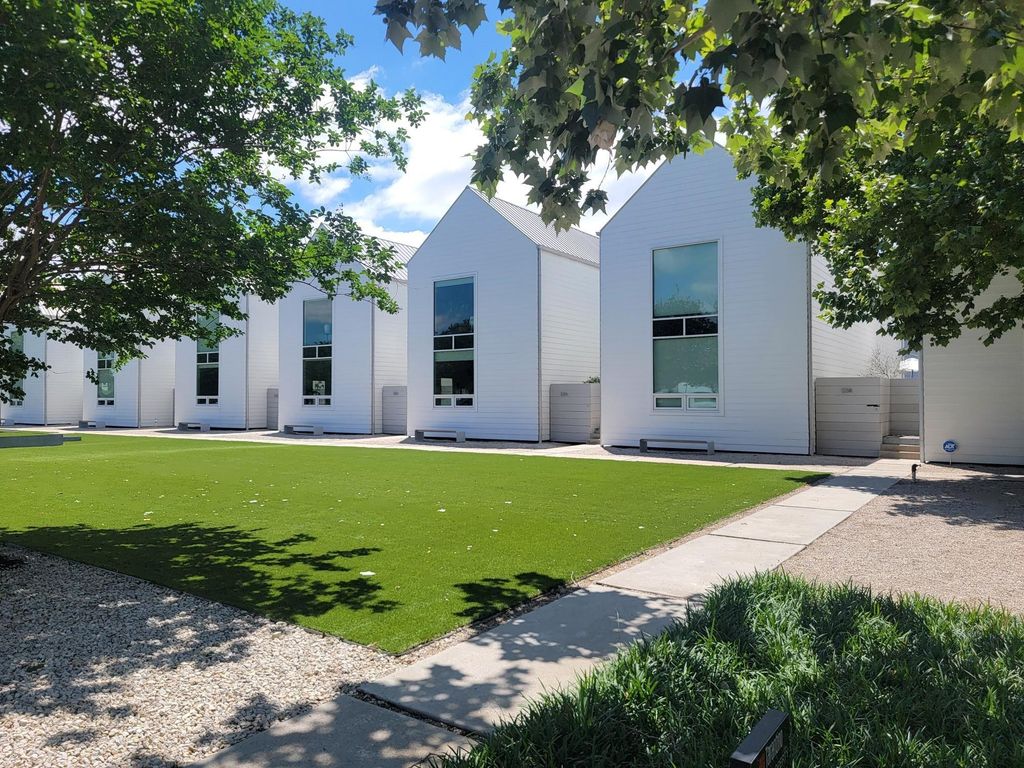 226 W 25th, Houston, TX 77008