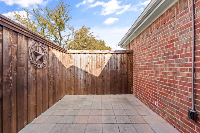 10705 Tall Oak Drive, Fort Worth, TX 76108