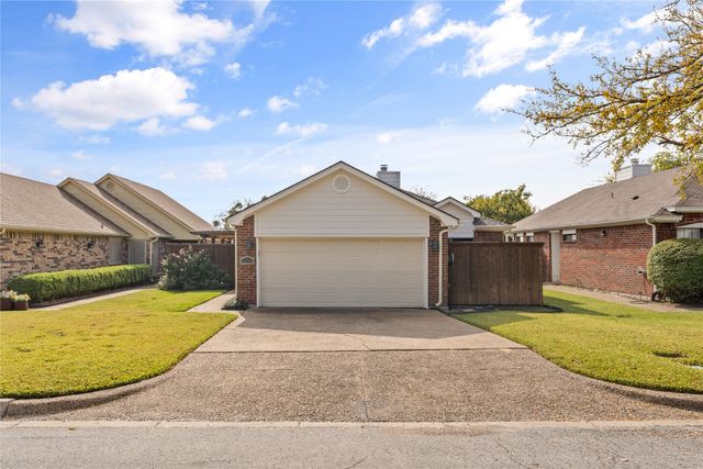 10705 Tall Oak Drive, Fort Worth, TX 76108