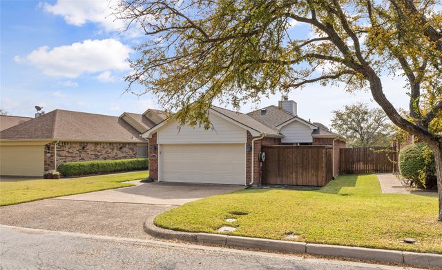 10705 Tall Oak Drive, Fort Worth, TX 76108