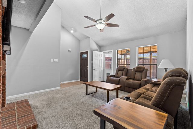 10705 Tall Oak Drive, Fort Worth, TX 76108