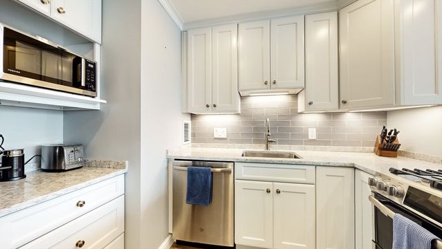 65 E India Row 24H, Boston, MA 02110