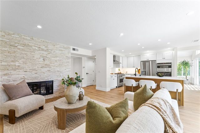 8 Del Rey 17, Irvine, CA 92612