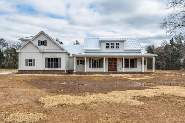 2 Hunter Bills Rd, Lewisburg, TN 37091