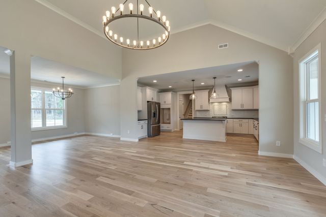 2 Hunter Bills Rd, Lewisburg, TN 37091