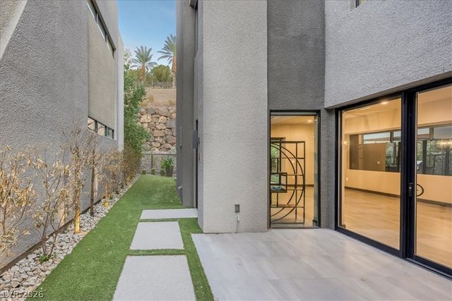 5 Promenade Isle Lane, Henderson, NV 89011