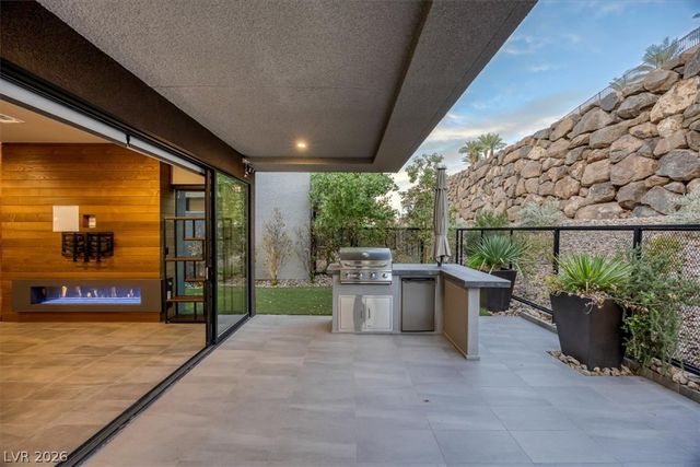 5 Promenade Isle Lane, Henderson, NV 89011