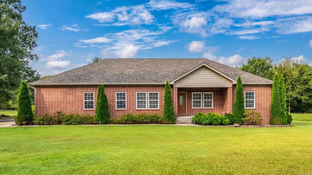 15702 E Railroad Street, Roland, AR 72135