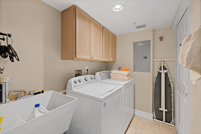 8472 RIDGEWOOD AVENUE 201, Cape Canaveral, FL 32920