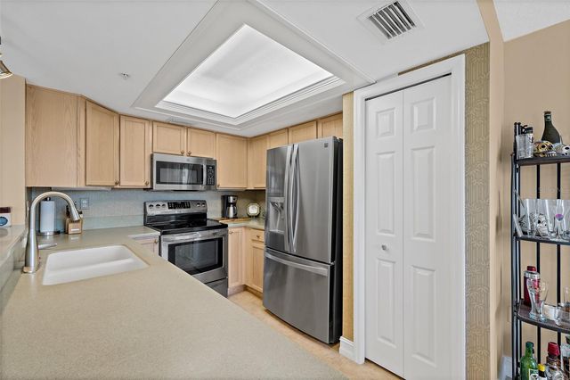 8472 RIDGEWOOD AVENUE 201, Cape Canaveral, FL 32920