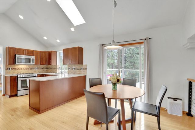 12006 N Guinevere Dr, Spokane, WA 99218