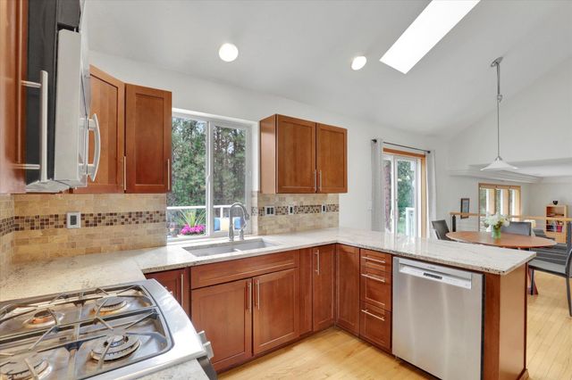 12006 N Guinevere Dr, Spokane, WA 99218