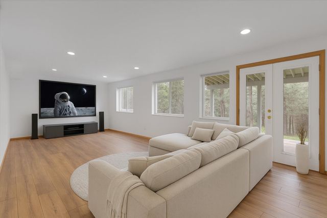 12006 N Guinevere Dr, Spokane, WA 99218