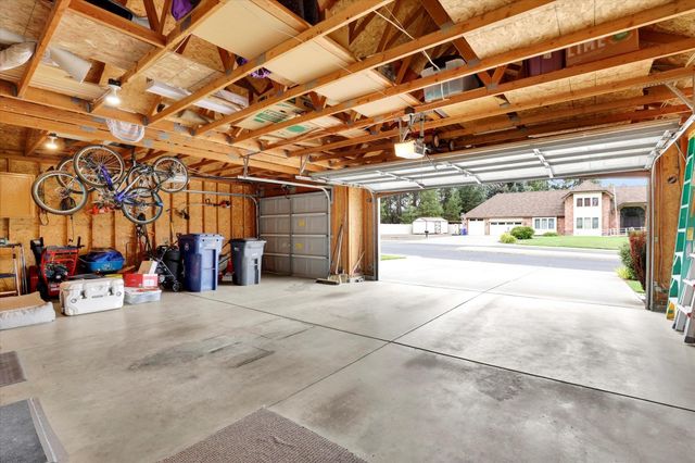 12006 N Guinevere Dr, Spokane, WA 99218