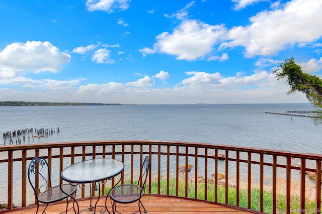 35 Sunview Drive, Glen Cove, NY 11542